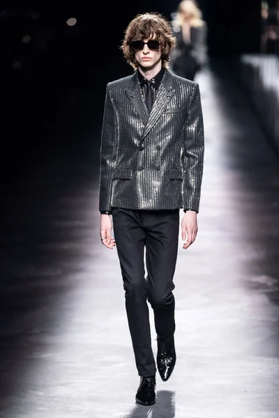 Look 64